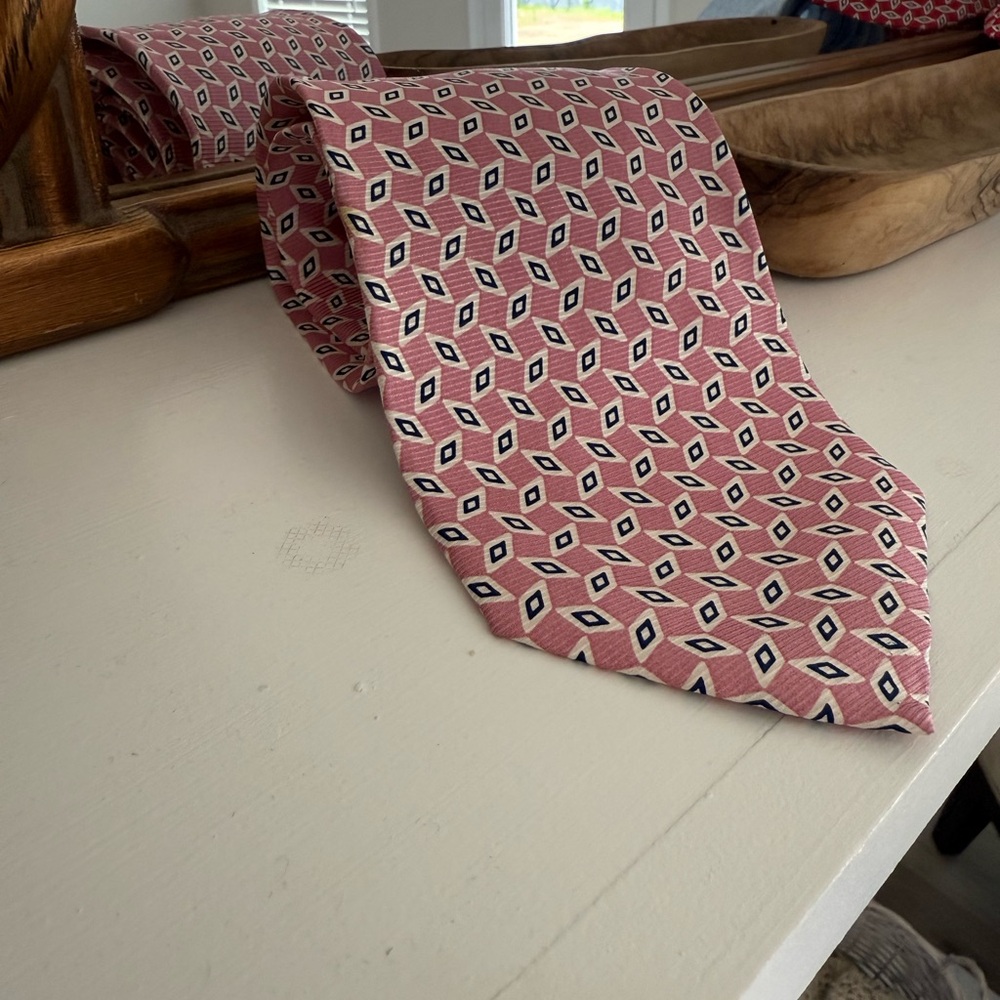 Meeting Street Elegant Pink Geometric Men's Tie